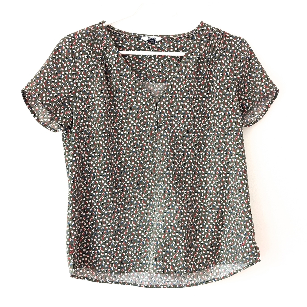 Tommy Jeans Floral Pattern No Wrinkle Blouse In Size S